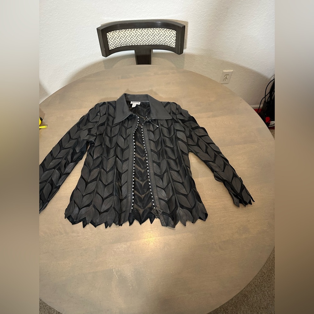 Chic Black Leaf Pattern Leather Jacket - image 2